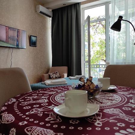 Tranquil Apartment In Vake Tbilisi Ngoại thất bức ảnh