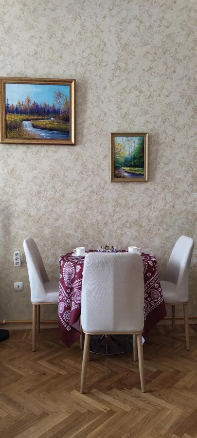Tranquil Apartment In Vake Tbilisi Ngoại thất bức ảnh