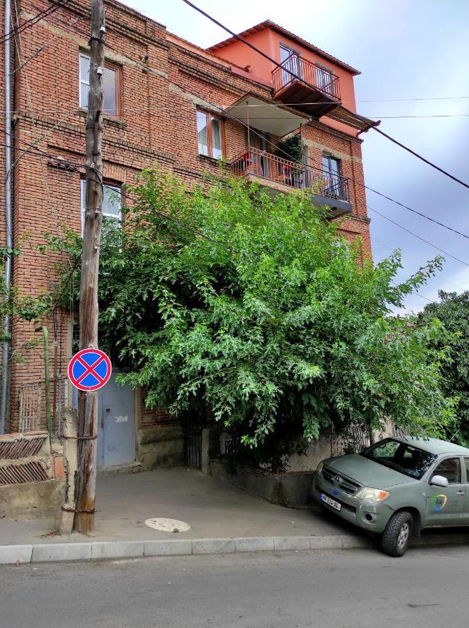 Tranquil Apartment In Vake Tbilisi Ngoại thất bức ảnh