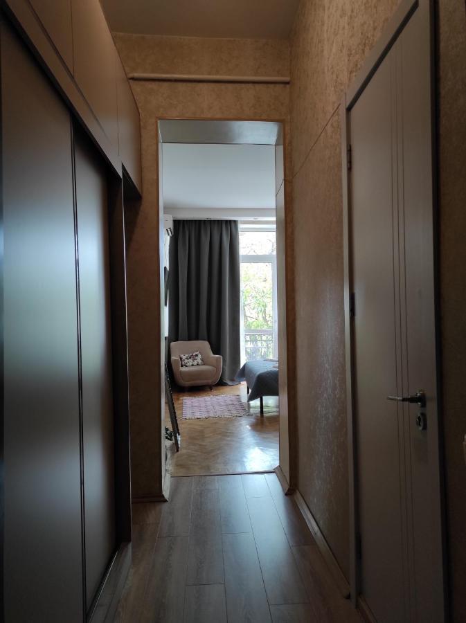 Tranquil Apartment In Vake Tbilisi Ngoại thất bức ảnh