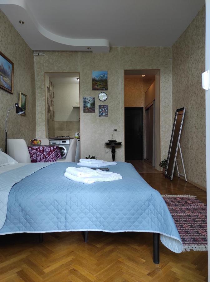 Tranquil Apartment In Vake Tbilisi Ngoại thất bức ảnh