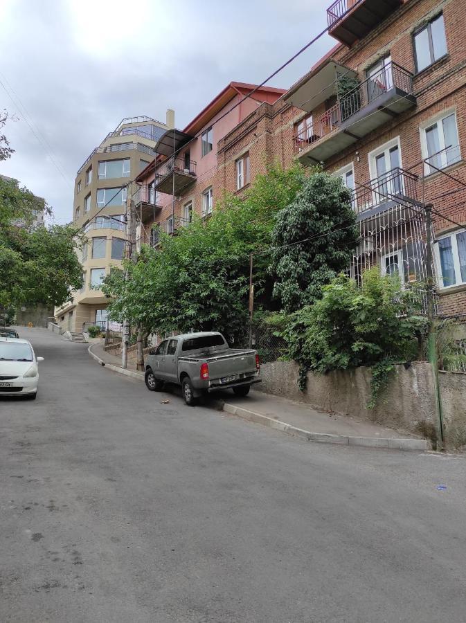 Tranquil Apartment In Vake Tbilisi Ngoại thất bức ảnh