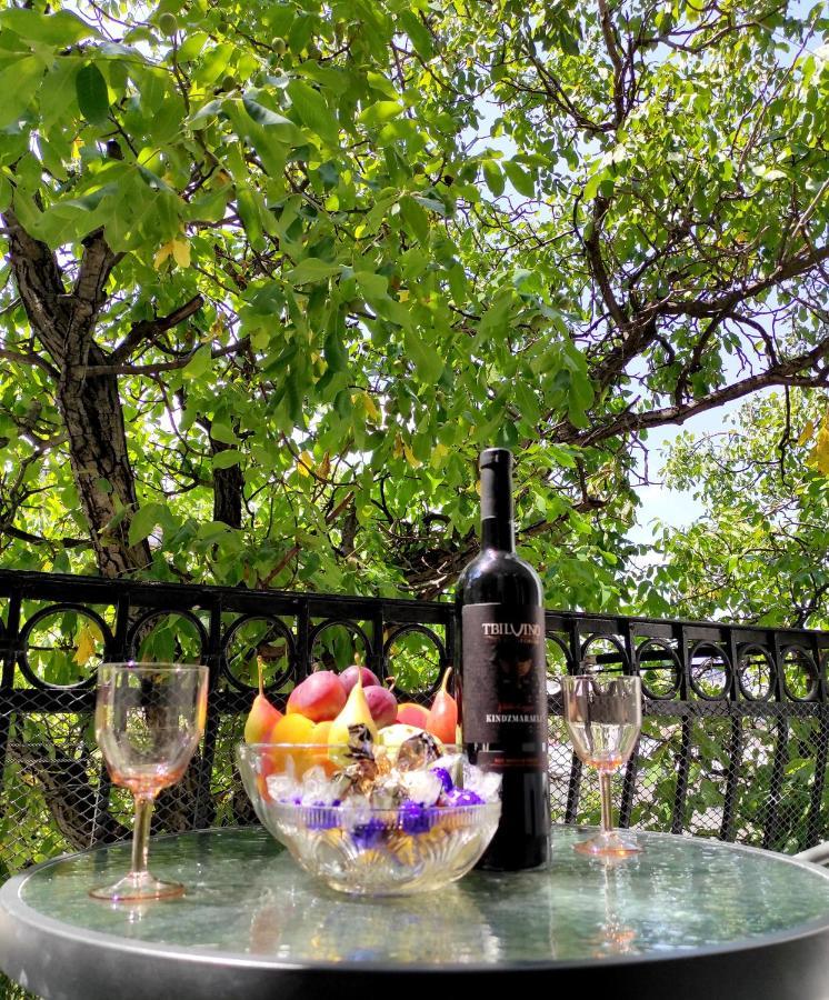 Tranquil Apartment In Vake Tbilisi Ngoại thất bức ảnh