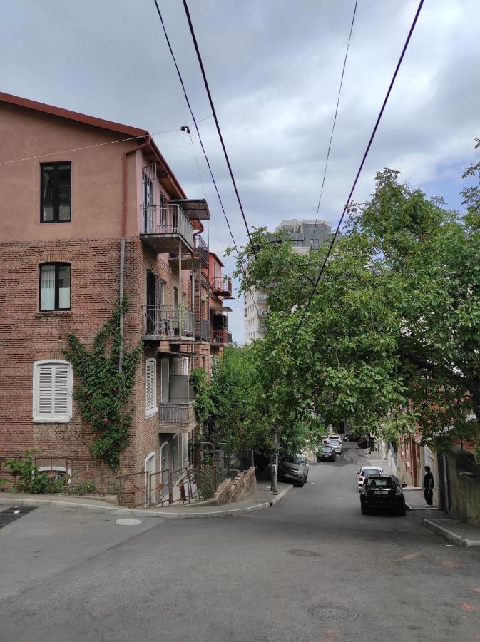 Tranquil Apartment In Vake Tbilisi Ngoại thất bức ảnh
