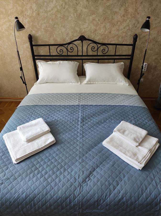 Tranquil Apartment In Vake Tbilisi Ngoại thất bức ảnh