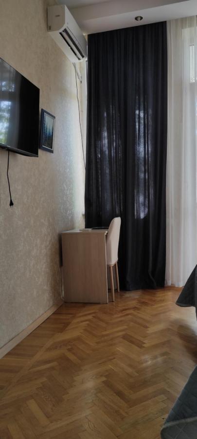 Tranquil Apartment In Vake Tbilisi Ngoại thất bức ảnh